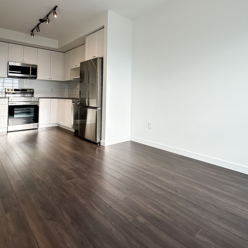 Modern 2 Bedroom + Den Condo With Luxury Amenities And Prime Location. - Photo 1