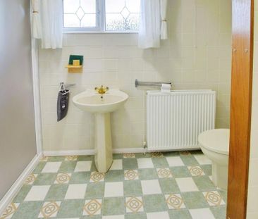 3 bedroom detached bungalow to rent - Photo 5