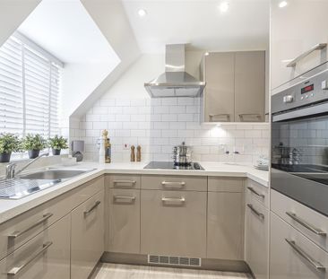 Headley Lodge, Ashtead - Photo 2