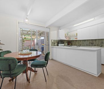 Charming Furnished 2-Bedroom Character Cottage - Photo 5