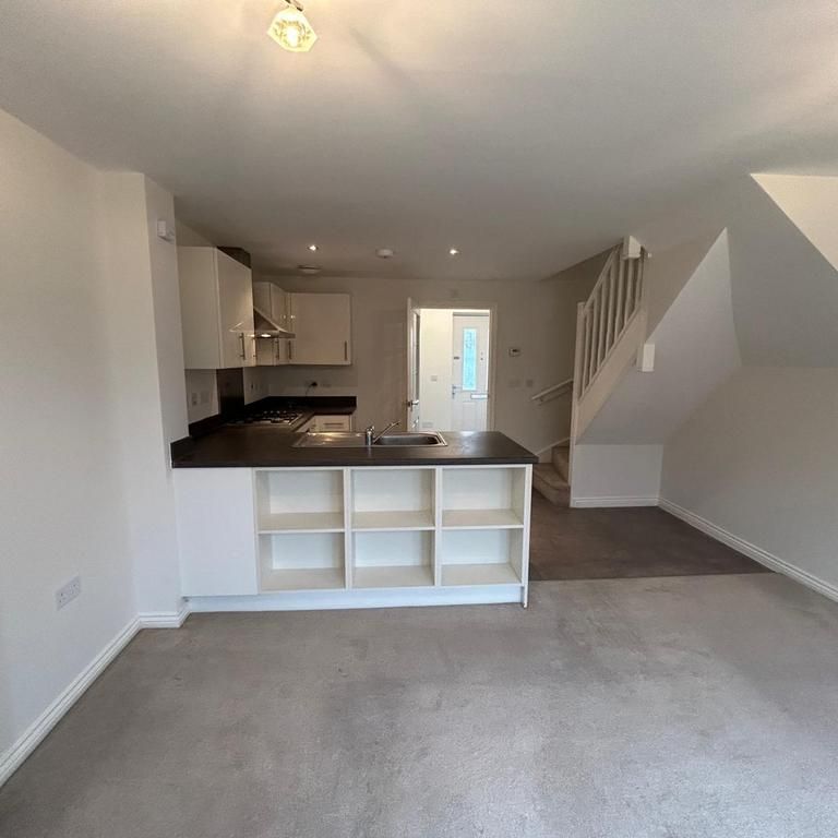 2 bedroom terraced house to rent - Photo 1