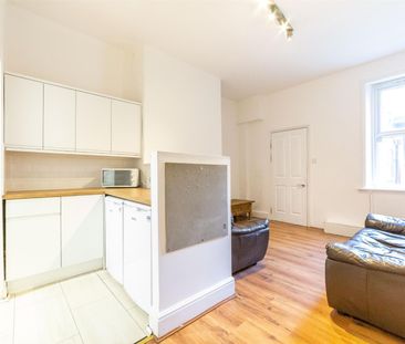 3 bed flat to rent in Dinsdale Road, Sandyford, NE2 - Photo 1