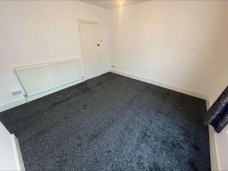 Lovely Three Bedroom House - Close To Town - Lu - Stanley Street, LU1 - Photo 2