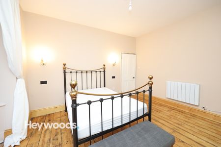 4 bed town house to rent in Northesk Street, Stone, Staffordshire - Photo 3