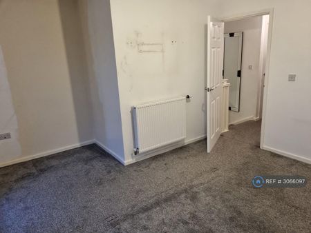 2 bedroom semi-detached house to rent - Photo 3
