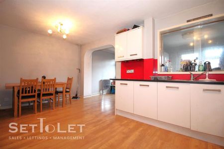 3 bedroom terraced house to rent - Photo 5