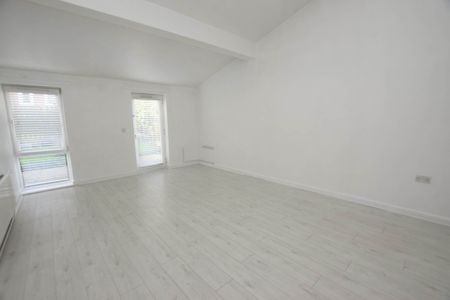 Old Chester Road, Birkenhead - Photo 2