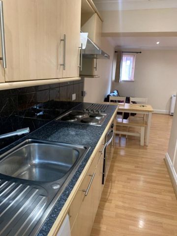 3 bedroom flat to rent - Photo 5