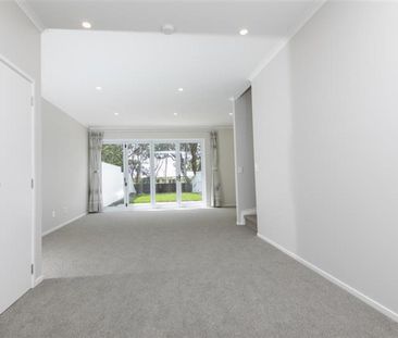 Modern townhouse in Mount Wellington - Photo 1