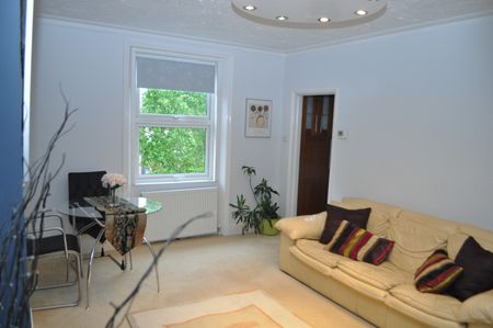 2 Bed Flat, Harvard Road, W4 - Photo 2