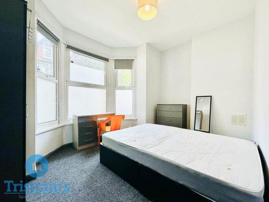 8 bed Semi-Detached House for Rent - Photo 1