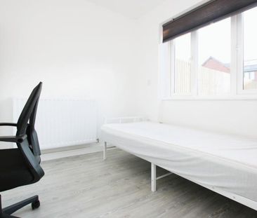 3 bedroom terraced house to rent - Photo 3