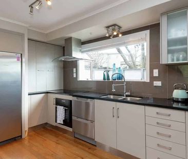 Four bedrooms plus Study in MacLean's Zone - Photo 5