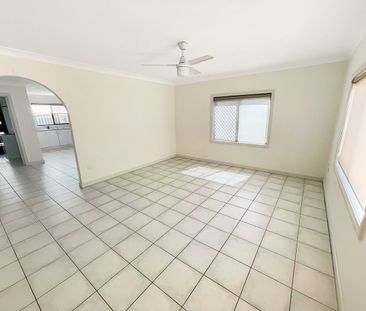 NEAT & SPACIOUS THREE BEDROOM UNIT IN PRIME LOCATION - Photo 1
