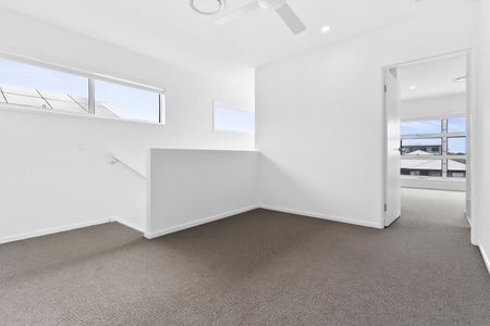 MODERN FAMILY HOME - Photo 4