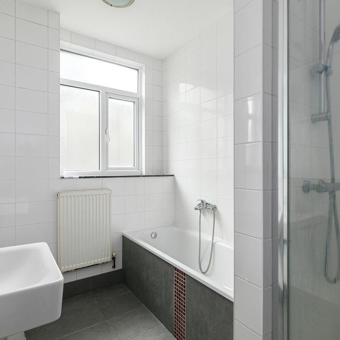 Bedsit to rent - Photo 1