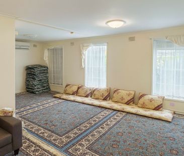 Charming 3-Bedroom Home for Rent in Dandenong North - Photo 4