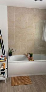 3 bedroom flat to rent - Photo 4