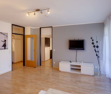 Bright garden apartment with patio for rent - Photo 2