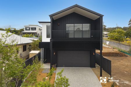 AVAILABLE NOW - BRAND NEW EXQUISITE EXECUTIVE RESIDENCE - LUXURIOUS LIVING WITH CITY VIEWS + POOL + SOLAR - Photo 5