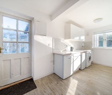 4 bedroom detached house to rent - Photo 5