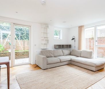 Semi-detached House to rent - Ravensdale Gardens, London, SE19 - Photo 2