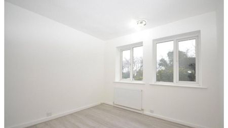 3 Bed Flat, High Road, N12 - Photo 3