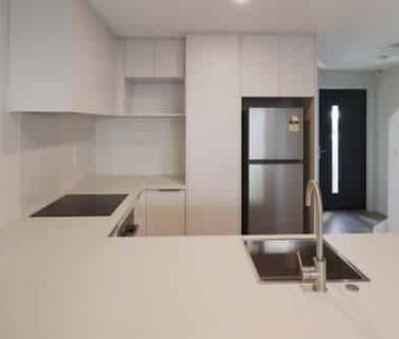 Partial furnished close to public transport - Photo 1