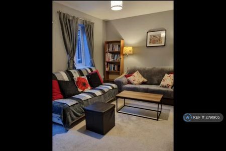 4 bedroom semi-detached house to rent - Photo 3