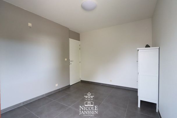Verzorgd, instapklaar appartement met twee slaapkamers nabij centrum Bree - Photo 1