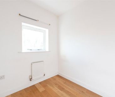 4 bedroom terraced house to rent - Photo 4