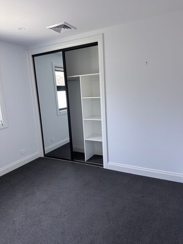 Avondale Heights - Photo 3