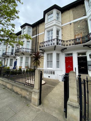 Camperdown, Great Yarmouth - Photo 5