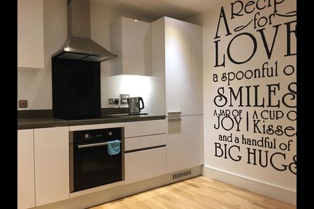 2 Bed Flat, Victoria Parade, SE10 - Photo 5