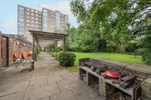 3 bedroom flat to rent - Photo 1