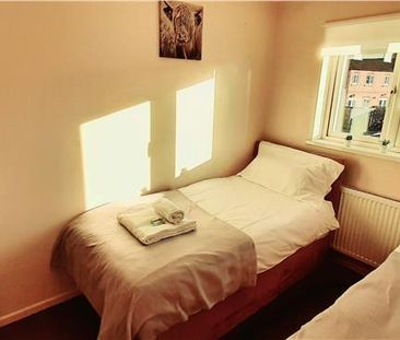4 bedroom detached house to rent - Photo 3