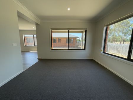FOUR BEDROOM HOME ! - Photo 2