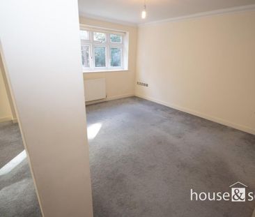 2 bedroom ground floor flat to rent - Photo 4