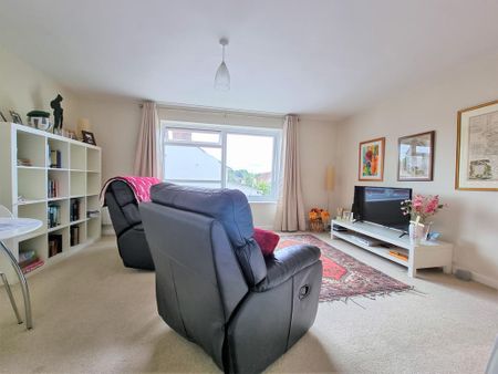 2 bedroom flat to rent - Photo 2