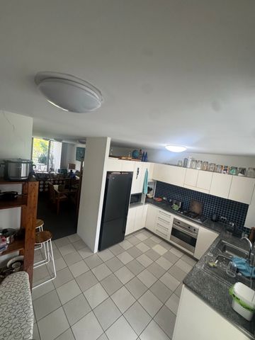 Newington - Photo 4