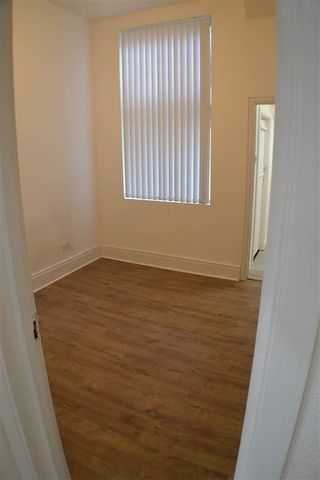 Flat 1 96 Fitzroy Avenue, Queens Quarter, Belfast, BT7 1HX - Photo 2