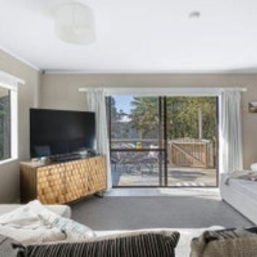 SUNNY 3 BEDROOM HOUSE, FULLY FENCED WITH DECK - Photo 1