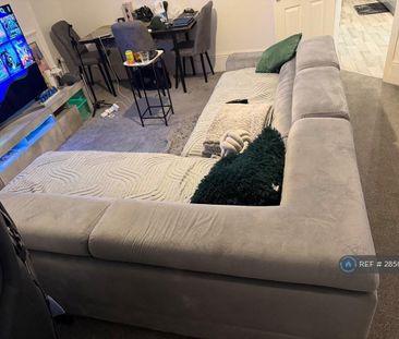 2 bedroom flat to rent - Photo 2