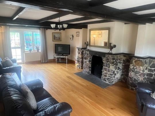 5 bedroom character property to rent - Photo 1