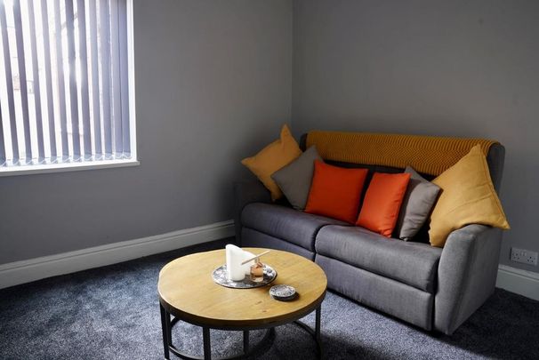 1 bedroom in a house share to rent - Photo 1