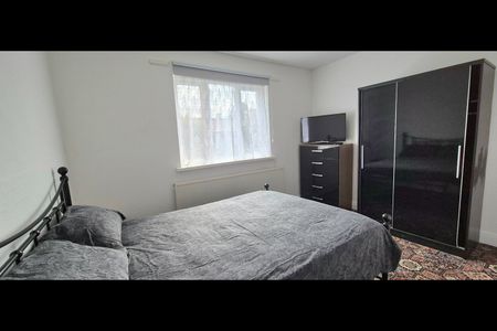 Room in a Shared House, Brooks Avenue, E6 - Photo 3