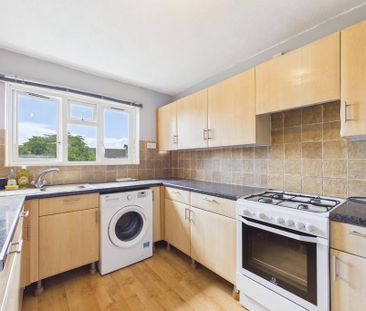 2 bedroom maisonette to rent - Photo 4