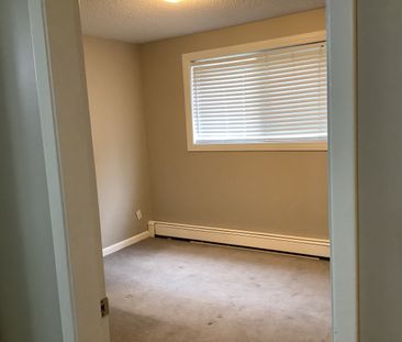 Wynton Manor - Photo 1