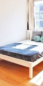 Room in a Shared Flat, Frensham Drive, SW15 - Photo 4