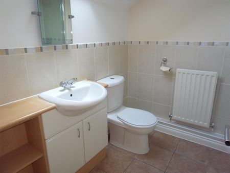 3 bedroom end of terrace house to rent - Photo 4